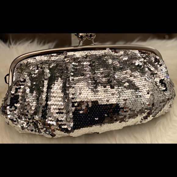 LIMITED EDITION Sequin Clutch Silver - Picture 2 of 6